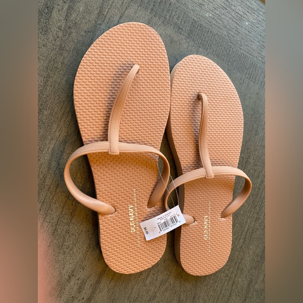 Old Navy Blush Pink Flip Flops